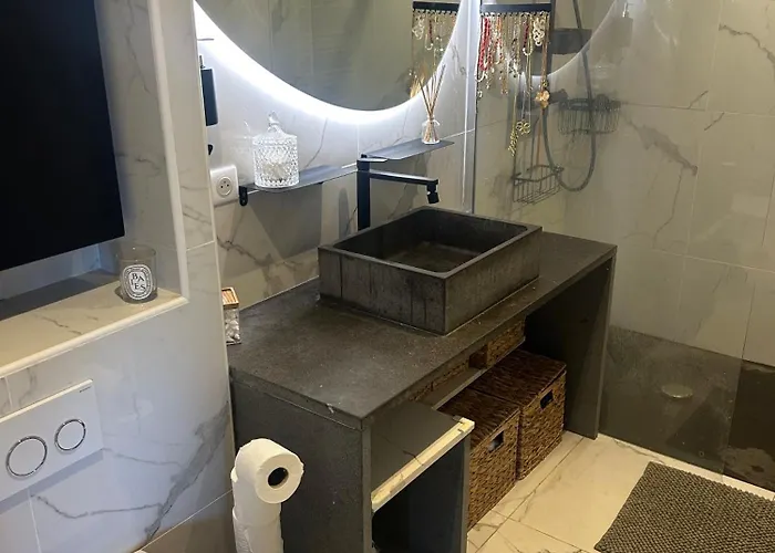 Avec Piscine Et Vue Sur La Baie D'ajaccio * Ajaccio (Corsica)