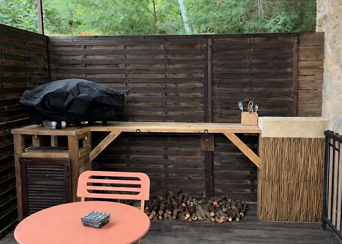 Avec Piscine Et Vue Sur La Baie D'ajaccio *